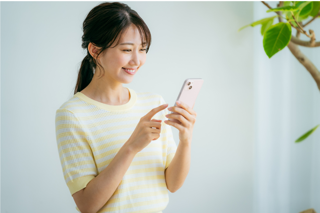 保護者がスマホで操作